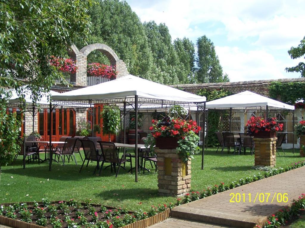 Bajor Panzio Bed and Breakfast Kecskemét Esterno foto